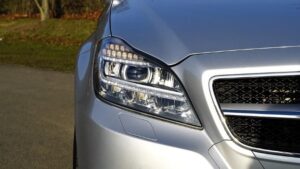 Poliranje farova automobila